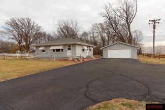 23499 3rd Ave, Mankato, MN 56001
