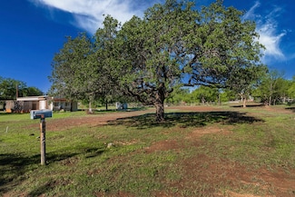 1214 S Mulberry St, Brady, TX 76825