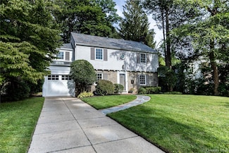 20 Mill Spring Rd, Manhasset, NY 11030