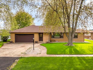 308 N Cedar St, Gardner, IL 60424
