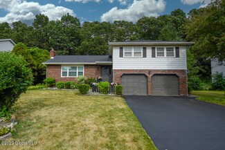 36 Briarwood Rd, Albany, NY 12211