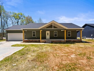 208 Linda Ln, Tullahoma, TN 37388