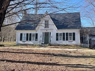668 Urquhart Rd, Newbury, VT 05040