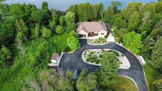 658 N Forest Dr, Forestville, WI 54213