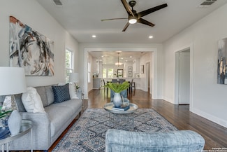 2035 W Summit Ave, San Antonio, TX 78201