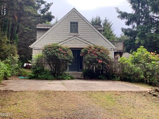 2786 NE Hemlock Dr, Yachats, OR 97498