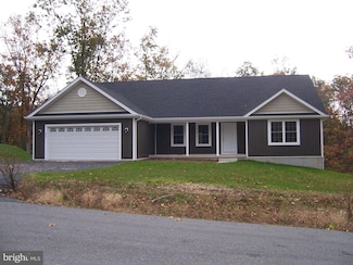 223 Fairview Oaks Ln, Berkeley Springs, WV 25411