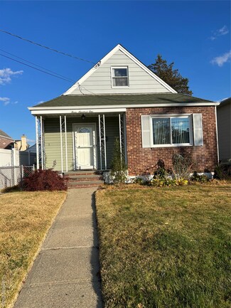 301 Hoffman St, Franklin Square, NY 11010
