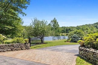 52 Pineswamp Rd, Ipswich, MA 01938