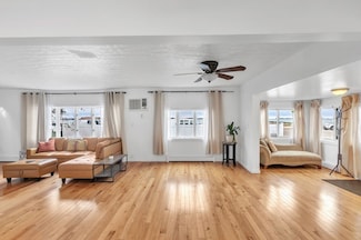 176 W Elm Ave, Quincy, MA 02170