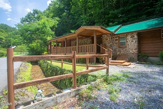 464 King Branch Rd, Sevierville, TN 37876