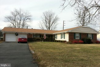 4216 Middle Ridge Dr, Fairfax, VA 22033