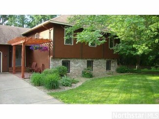 4498 Chatsworth St N, Saint Paul, MN 55126