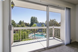 950 Shorepoint Ct Unit 307, Alameda, CA 94501