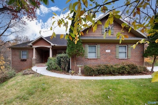 2451 Oakwood Ave NE, Huntsville, AL 35811