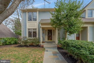 12521 N Lake Ct, Fairfax, VA 22033