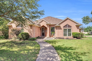 1107 Shoreview Dr, Ennis, TX 75119