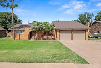 2212 Rice Dr, Levelland, TX 79336
