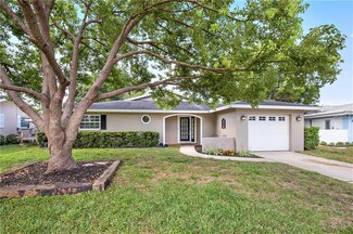 13614 Imperial Grove Dr S, Largo, FL 33774