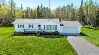 41085 N Entry Rd, Chassell, MI 49916