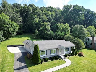 363 Sandalwood Dr, Bristol, VA 24201
