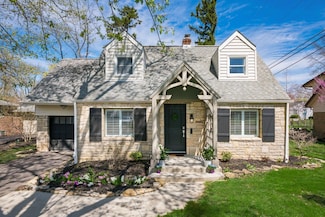 2186 Ridgeview Rd, Columbus, OH 43221