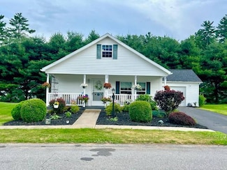 10 Plum Ln, Gansevoort, NY 12831