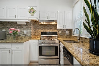 18 Laidlaw Ave, Jersey City, NJ 07306