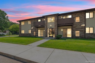 7769 Manor Cir Unit 104, Westland, MI 48185