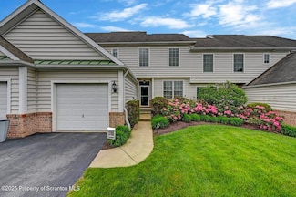 2303 Browning Close, Moosic, PA 18507