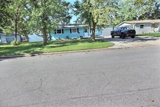 949 N Country Acres Ave, Wichita, KS 67212