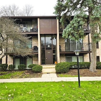 16480 Heather Ln Unit 203, Middleburg Heights, OH 44130