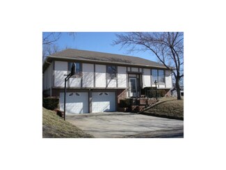 102 Westside Dr, Atchison, KS 66002