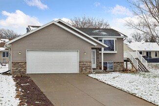 922 Donna Ct SW, Eyota, MN 55934