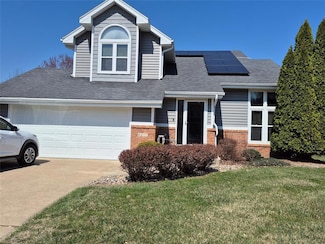 8217 Oakwood Dr, Urbandale, IA 50322