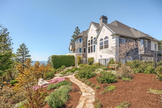 6430 Pine Ridge Dr, Medford, OR 97504