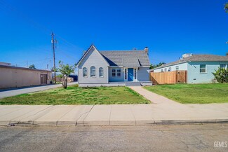 8 Quincy St, Bakersfield, CA 93305
