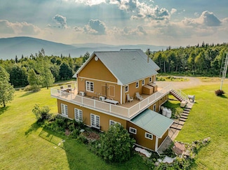 158 Angels Rd, Colebrook, NH 03576