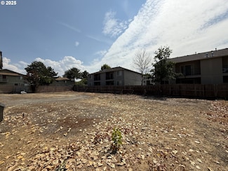 2076 Roberts Rd, Medford, OR 97504