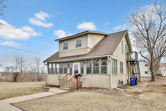 914 Charlotte St, Saint Paul, MN 55104