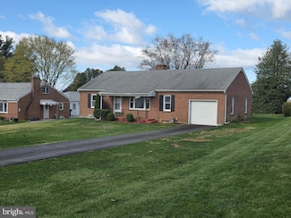 216 S Sunset Dr, Shrewsbury, PA 17361