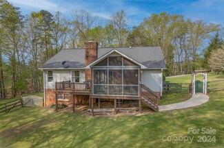 467 Lake Sandy Plains Rd, Tryon, NC 28782