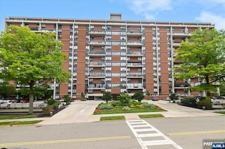 3 Horizon Rd Unit 626, Fort Lee, NJ 07024
