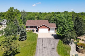 122 Ridge Rd, New London, MN 56273