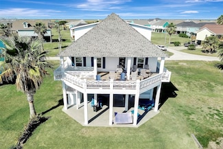 2570 Tide Dr, Crystal Beach, TX 77650