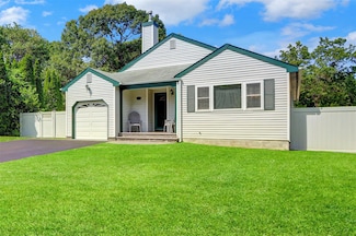 11 Winnecomac Cir, Kings Park, NY 11754