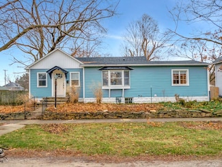220 N Market St, Momence, IL 60954