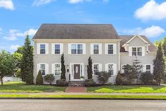 263 Hunnewell St, Needham Heights, MA 02494