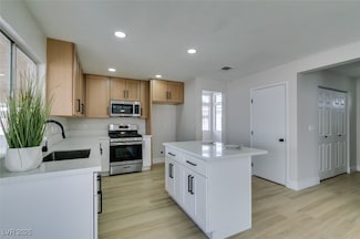 1617 Night Breeze Dr, Las Vegas, NV 89128