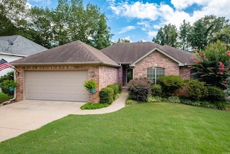 11805 Shady Ridge Dr, Little Rock, AR 72211